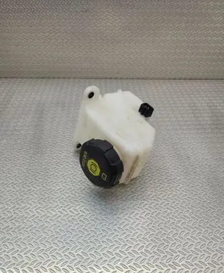 Brake fluid reservoir