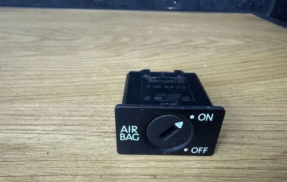 Volkswagen Golf V Passenger airbag on/off switch 1K0919237C