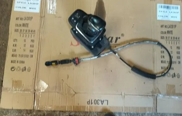 Citroen C5 Gear shifter/selector 9681617780