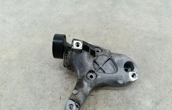 Skoda Octavia Mk2 (1Z) A/C compressor mount bracket 1K0260885B