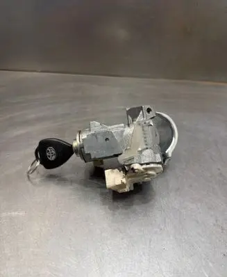 Toyota Auris 150 Ignition lock 450200203