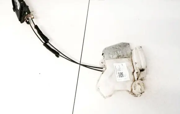 Honda CR-V Front door lock
