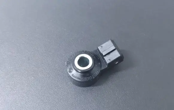 BMW X1 F48 F49 Detonation knock sensor 7636937 0261231224