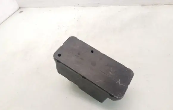 Volkswagen PASSAT B4 Central locking vacuum pump 357962257