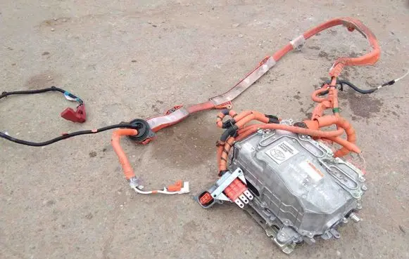Voltage converter inverter