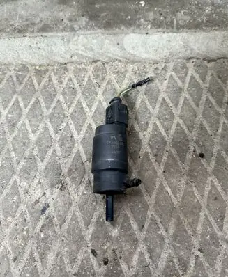 Skoda Octavia Mk2 (1Z) Windscreen/windshield washer pump 1K5955651