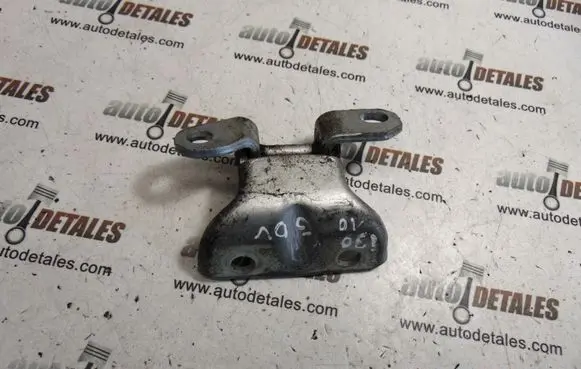 Hyundai i30 Rear door upper hinge