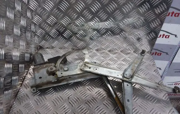Opel Vectra B Front door window regulator with motor 90520226 90520228 0130821655