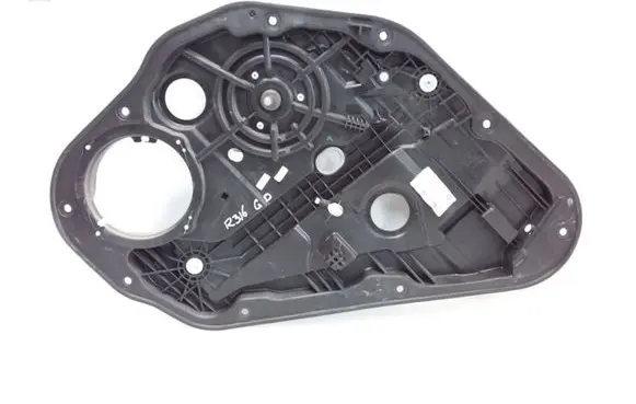 Rear door manual window regulator
