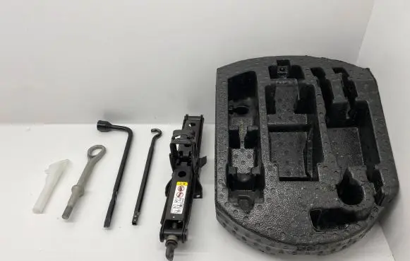 Jeep Grand Cherokee Tool set 
