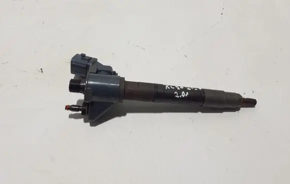 Volvo XC90 Fuel injector 31432836