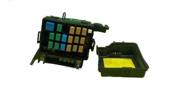 SsangYong Tivoli Fuse box set 8235035330 BEZPIECZNIKOW