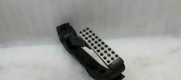 Mercedes-Benz SL R230 Accelerator throttle pedal A2303000604