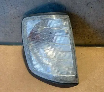 Mercedes-Benz E W124 Front indicator light 1305233937
