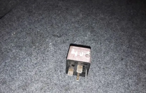 BMW 5 E39 Other relay 8365326
