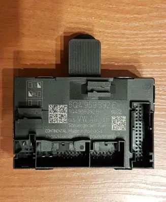 Volkswagen Golf VII Door control unit/module 5Q4959392E 5Q4959392B