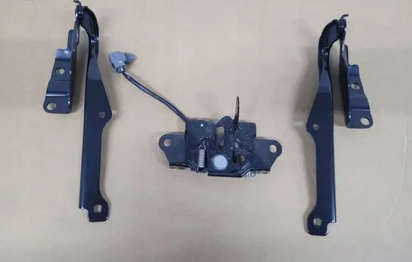 Mazda 3 Engine bonnet/hood hinges BCJH52410