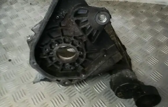 Engine mounting bracket