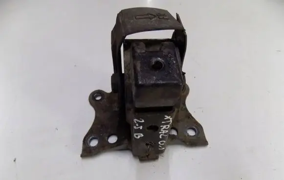 Nissan X-Trail T30 Engine mounting bracket 72fko73s