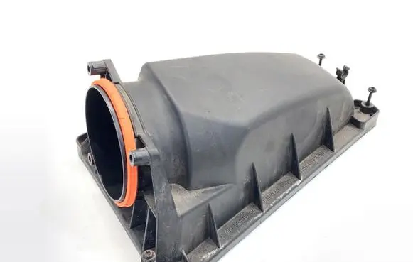 Mercedes-Benz A W176 Air filter box A2700940004