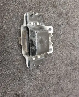 Engine mount bracket