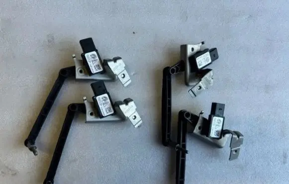 Porsche Cayenne (9Y0 9Y3) Rear air suspension level height sensor 