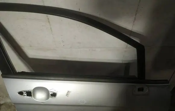 Front door glass trim molding