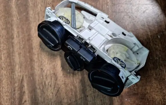 Volkswagen Golf IV Climate control unit
