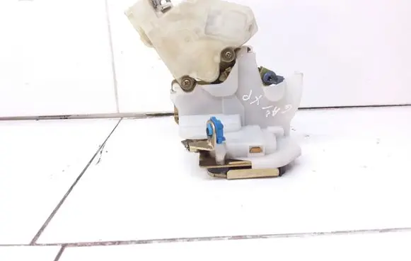 Subaru Impreza II Rear door lock 61100FE050 0892043D