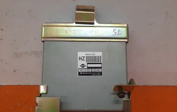 Nissan Pathfinder R50 Engine control unit/module ECU MEC14-301