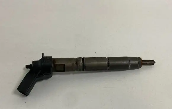 Mercedes-Benz CLS C219 Fuel injector A6420700587 060202 SB5DDB8