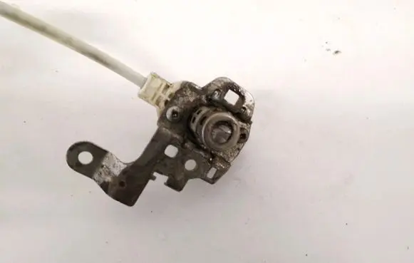 Honda CR-V Front door lock (next to the handle) 