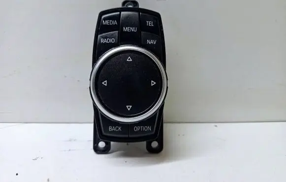 Head unit multimedia control