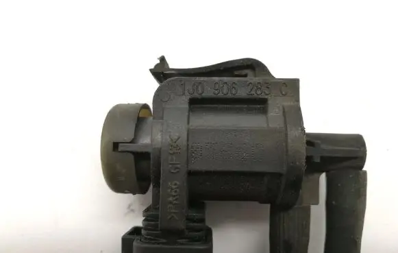 Audi Q7 4L Turbo solenoid valve 1J0906283