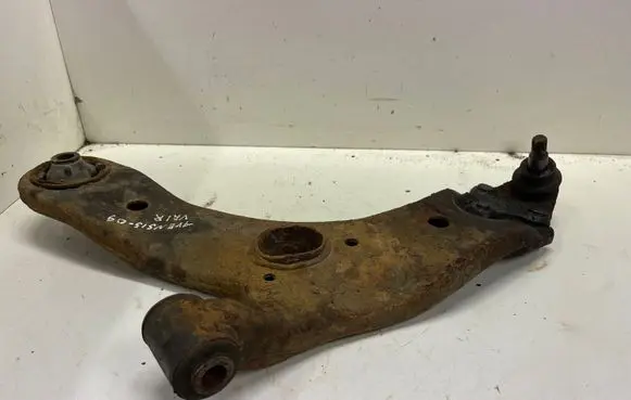 Toyota Avensis T250 Front lower control arm/wishbone