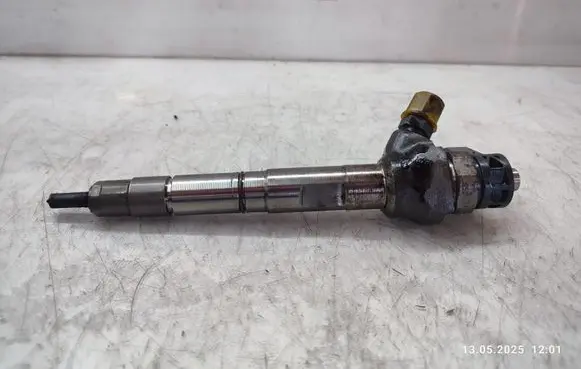 Audi A4 S4 B9 Fuel injector 0445110469