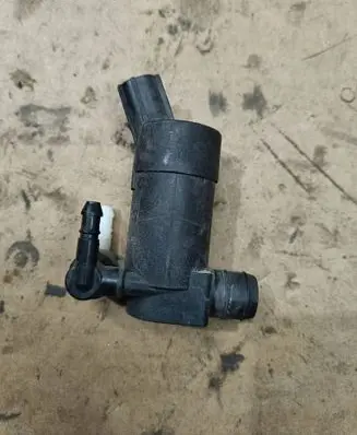Ford Focus Windscreen/windshield washer pump 1S7117K624FE