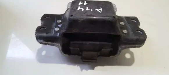 Volkswagen Golf V Engine mount bracket 1K0199555