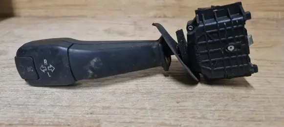 BMW 5 E39 Indicator stalk 8352172