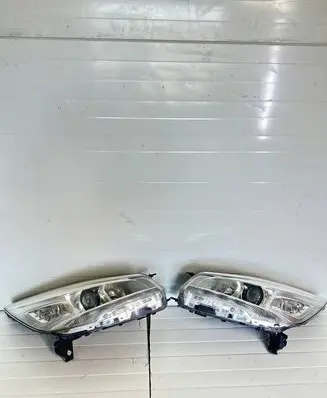 Ford Kuga II Headlight/headlamp CV44-13D155-BG CV44-13D154-BG