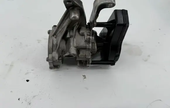 Opel Astra J Oil pump 55487858