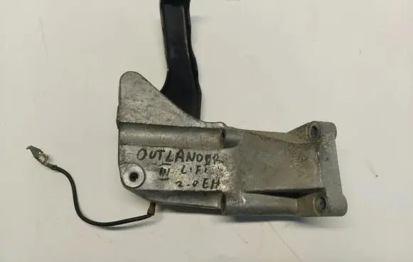 Mitsubishi Outlander Engine mount bracket