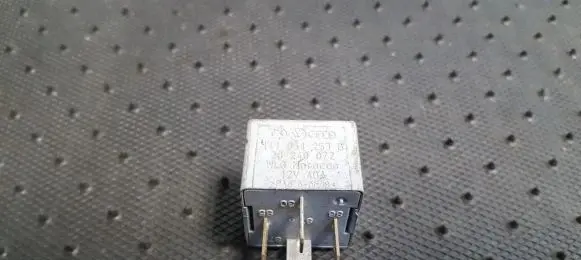 Volkswagen PASSAT B5.5 Other relay 141951253B 20240072