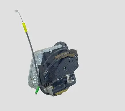 Toyota Avensis T250 Rear door lock 4L0715
