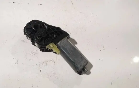 Volkswagen PASSAT B6 Seat adjustment motor 0390203224