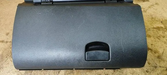 Glove box