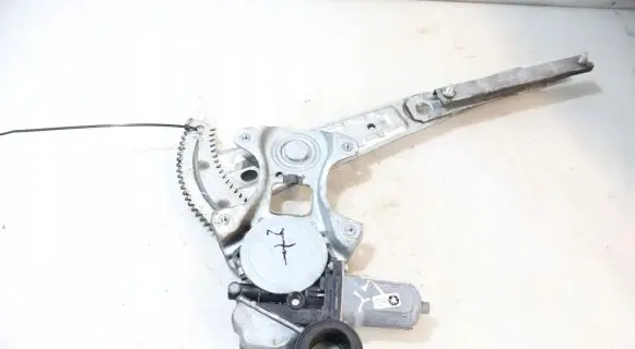 Infiniti Q50 Rear window lifting mechanism without motor