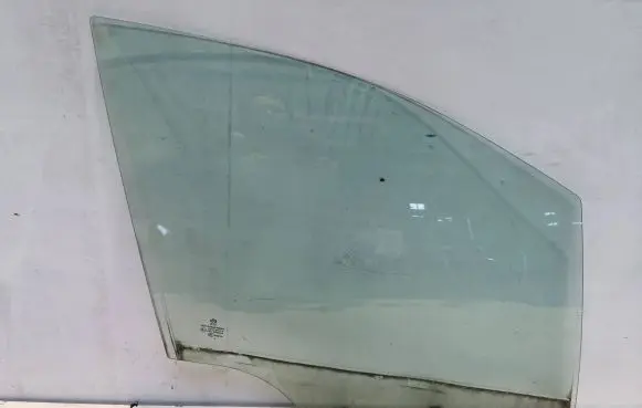 Peugeot 208 Front door window glass four-door 43R000464