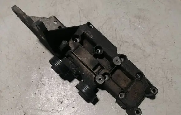 Volvo XC90 Generator/alternator bracket 8642198