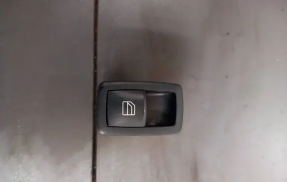 Mercedes-Benz ML W164 Electric window control switch A2518200510 9051679300 03128150